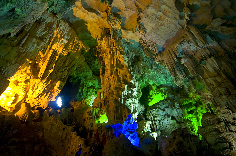 Sung Sot Cave, UNESCO World Heritage Site, Halong bay, Vietnam, Indochina, Southeast Asia, Asia