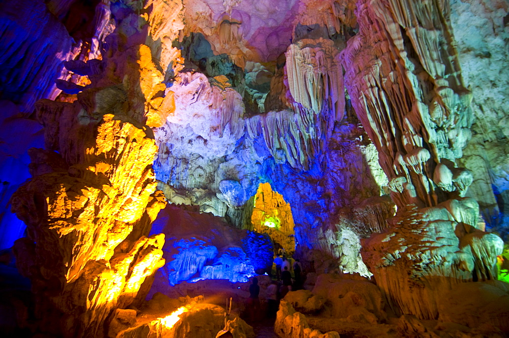 Sung Sot Cave, UNESCO World Heritage Site, Halong bay, Vietnam, Indochina, Southeast Asia, Asia