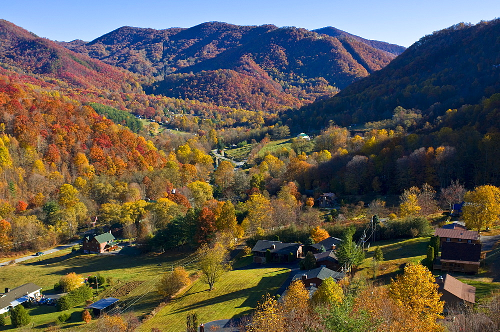 View over valley with colourful foliage in the Indian summer, Great Smoky Mountains National Park, UNESCO World Heritage Site, Tennessee, United States of America, North America