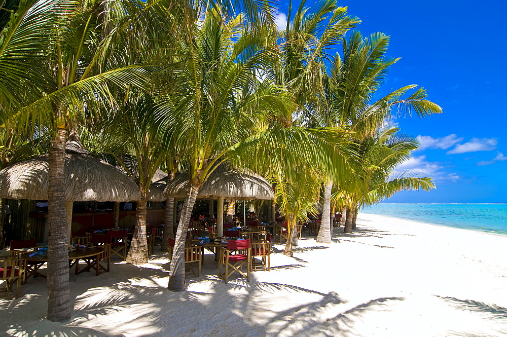 Little restaurant on the beach of the Beachcomber Dinarobin six star hotel, Mauritius, Indian Ocean, Asia