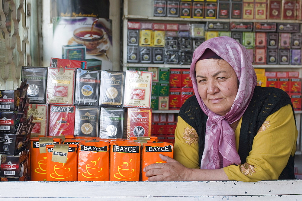 Kyrgyz woman selling tea, Osh, Kyrgyzstan, Central Asia, Asia