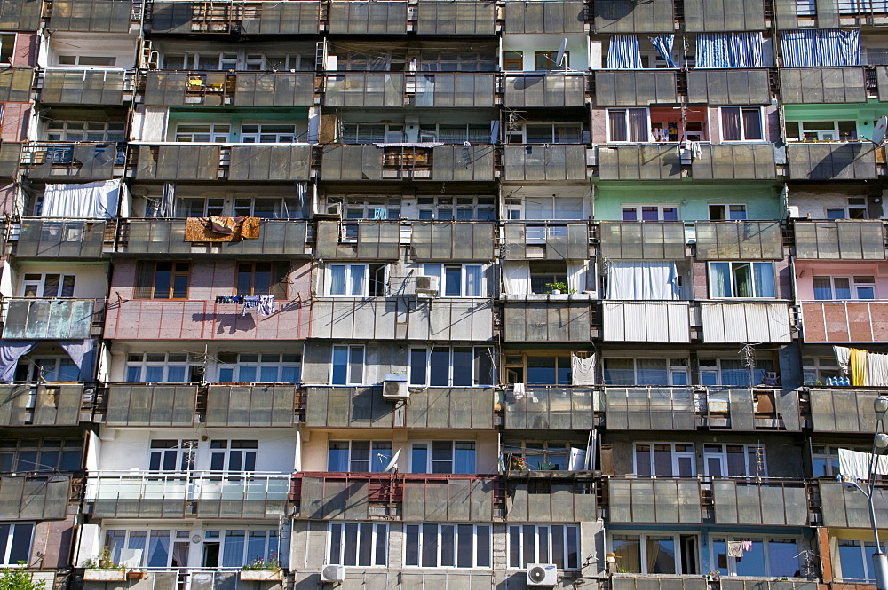 Huge apartment building in the old Soviet style, Yerevan, Armenia, Caucasus, Central Asia, Asia