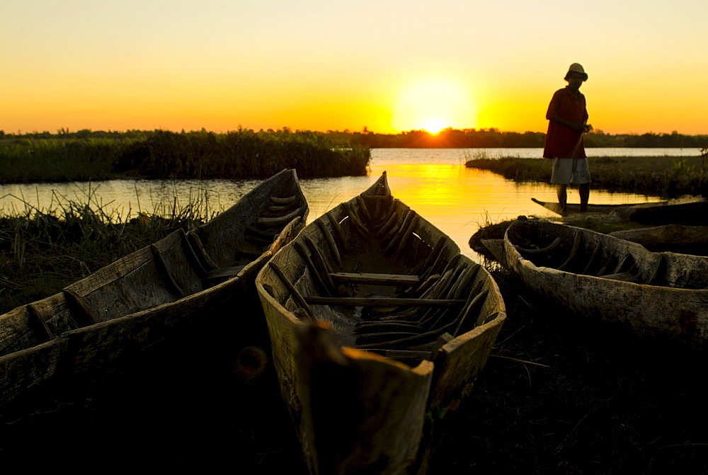 Fisherman repairs his net at sunset, Canal des Pangalanes, Mankara, Madagascar, Indian Ocean, Africa