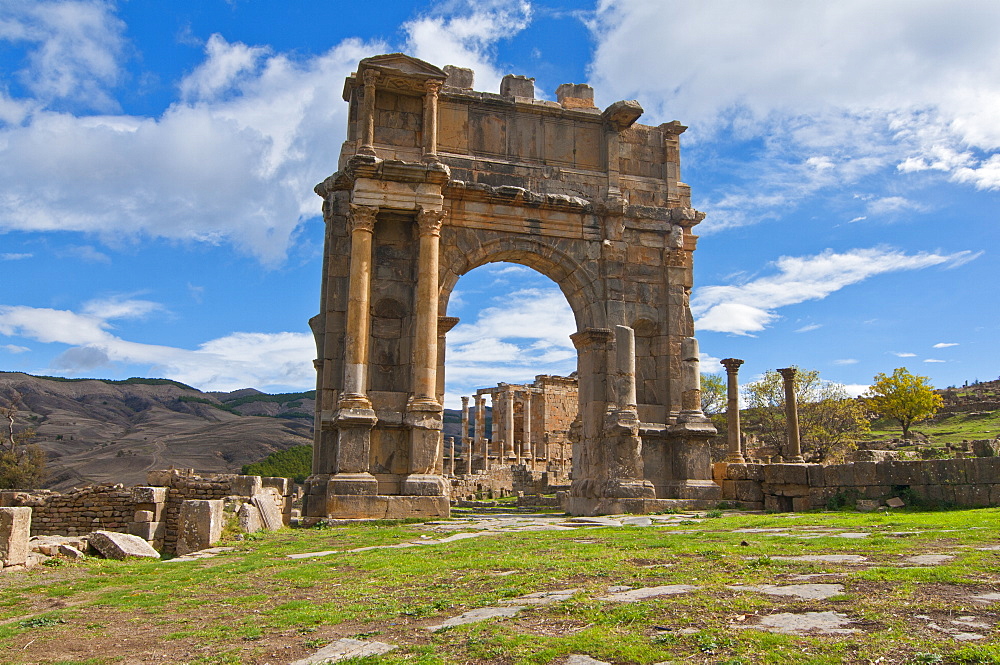 The Arch of Caracalla at the Roman ruins of Djemila, UNESCO World Heritage Site, Algeria, North Africa, Africa