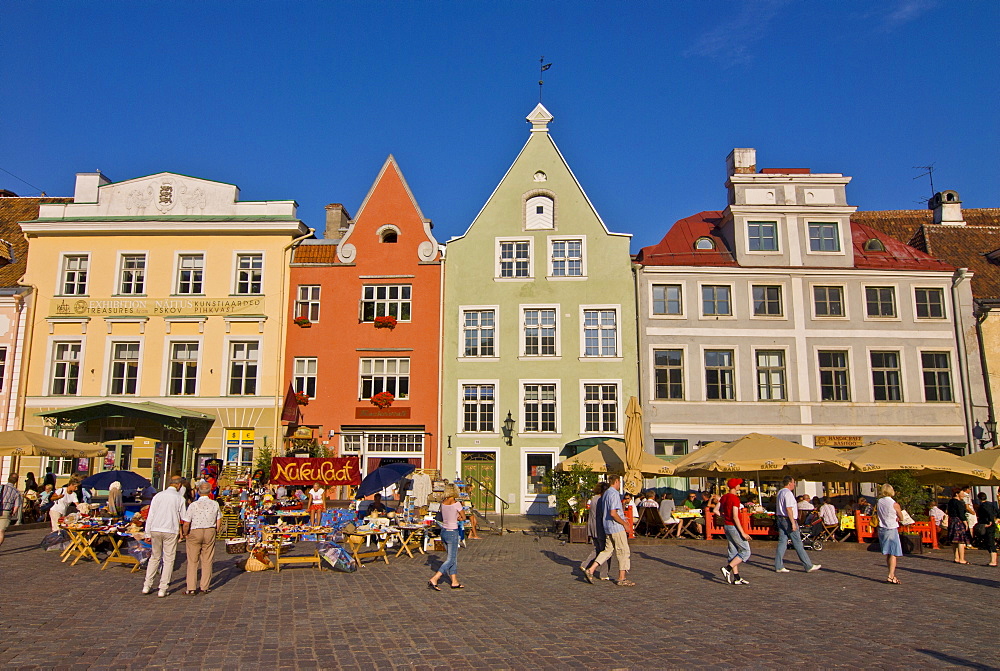 Raekoja Plats (Town Hall Square), Old Town of Tallinn, UNESCO World Heritage Site, Estonia, Baltic States, Europe