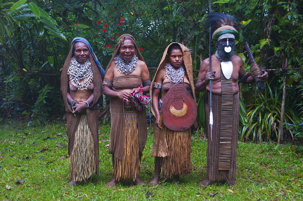 Tribal chief with his wives, Pajo, Highlands, Papua New Guinea, Pacific