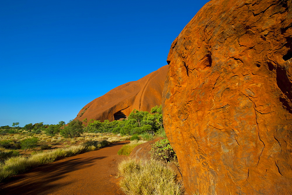 Uluru (Ayers Rock), Uluru-Kata Tjuta National Park, UNESCO World Heritage Site, Northern Territory, Australia, Pacific