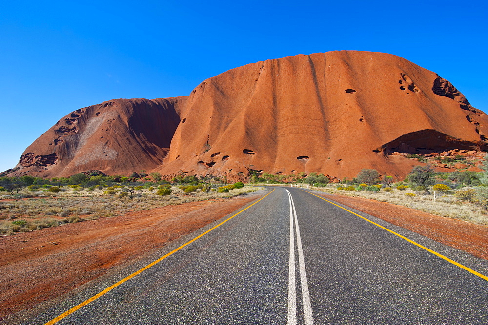 Uluru (Ayers Rock), Uluru-Kata Tjuta National Park, UNESCO World Heritage Site, Northern Territory, Australia, Pacific