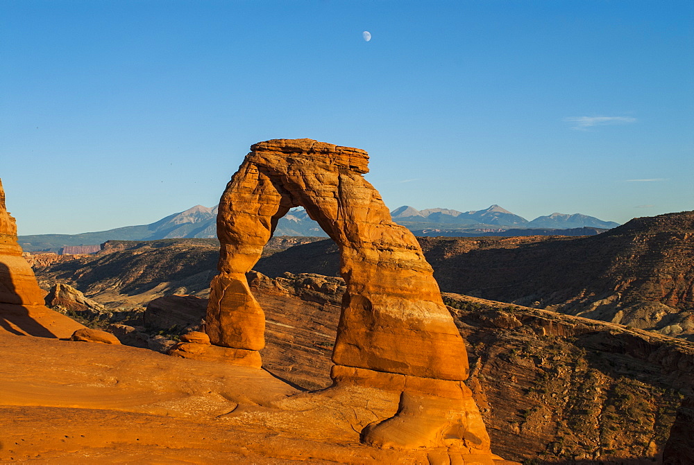 View of Delicate Arch, Arches National Park, Utah, United States of America, North America 