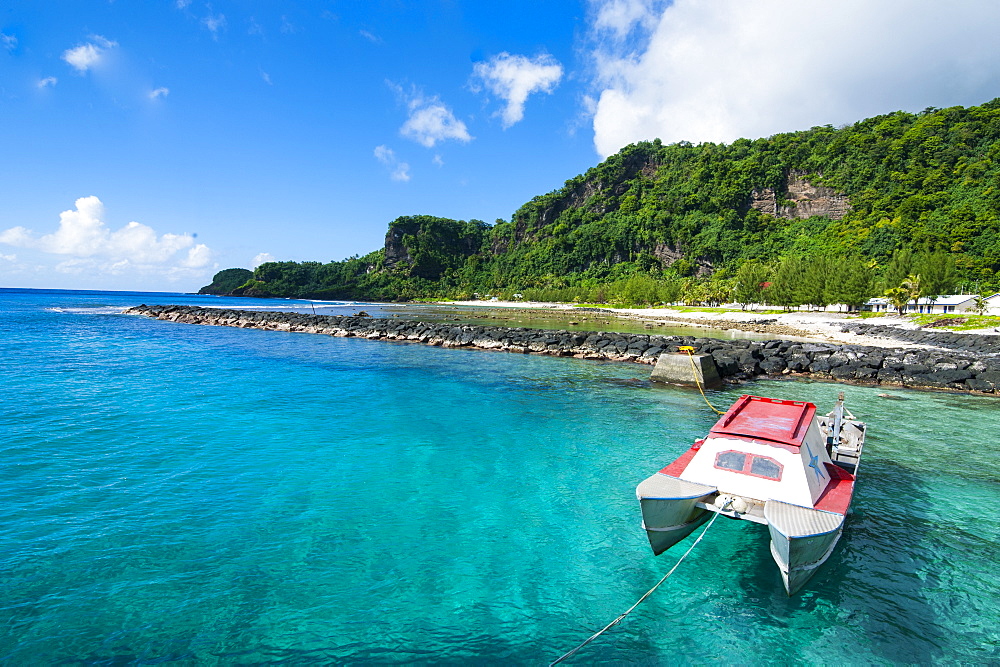 Pretty bay and turquoise water on Tau Island, Manua Island group, American Samoa, South Pacific, Pacific