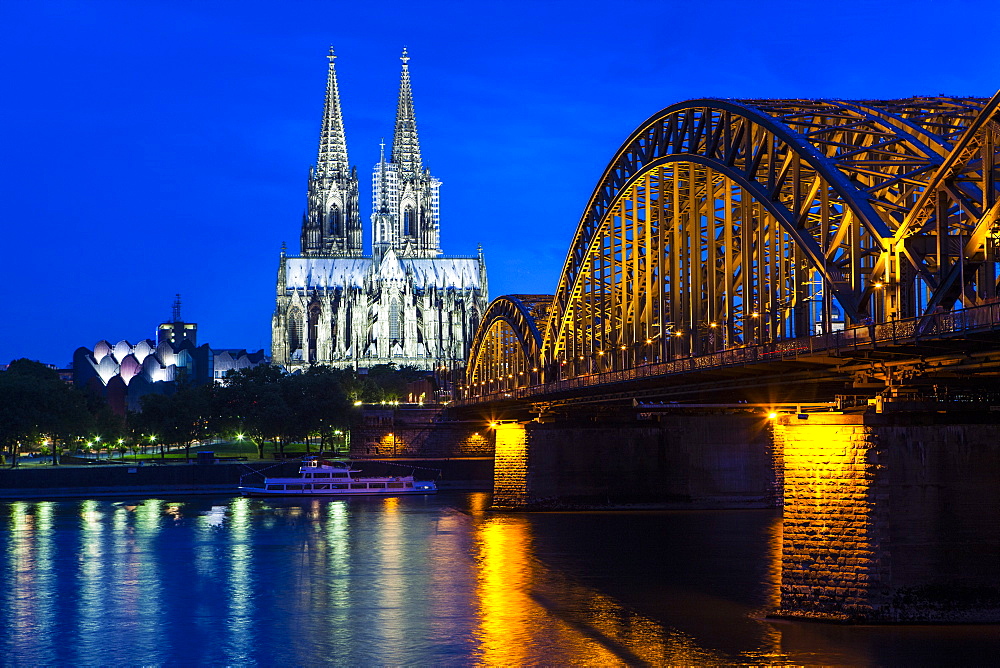 Rhine bridge and Cathedral of Cologne above the River Rhine at night, Cologne, North Rhine-Westphalia, Germany, Europe 