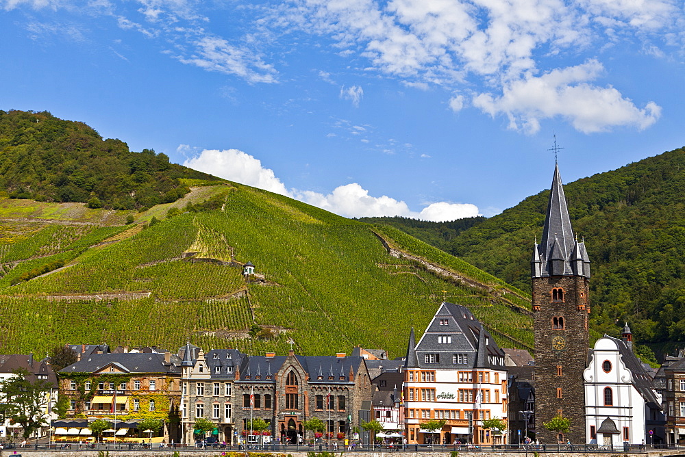 Bernkastel-Kues on the River Moselle, Rhineland-Palatinate, Germany, Europe 