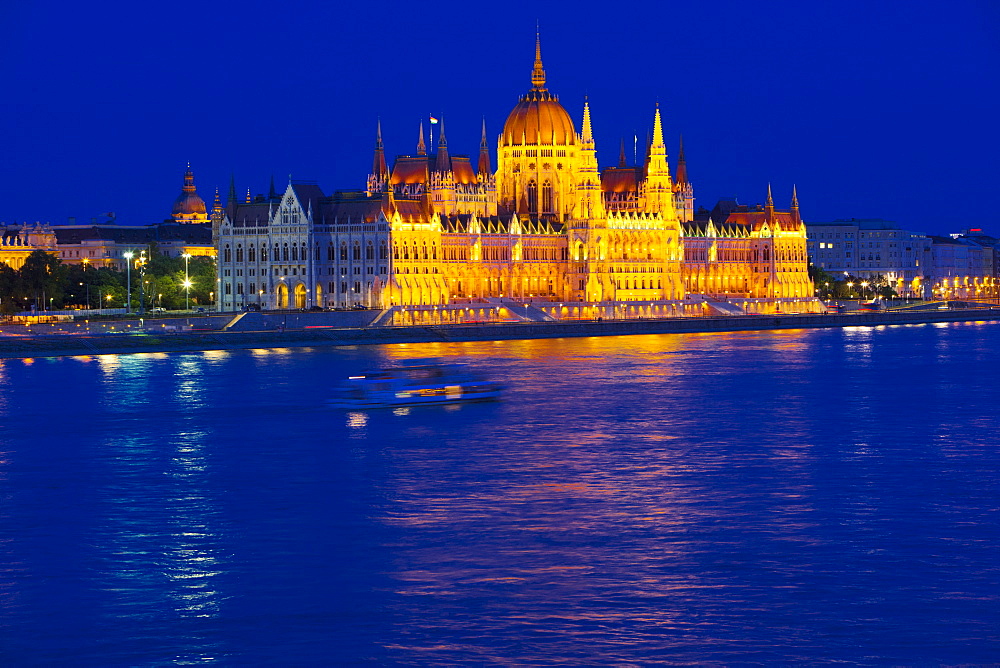 Parliament near the River Danube at night, Budapest, Hungary, Europe 