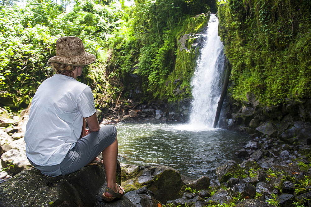 Woman looking at the Nikotoapw waterfall, Pohnpei (Ponape), Federated States of Micronesia, Caroline Islands, Central Pacific, Pacific 