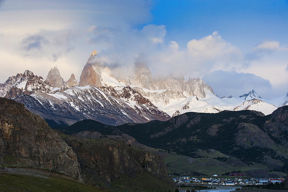 View of Mount Fitzroy (Cerro Fitz Roy) near El Chalten, Los Glaciares National Park, UNESCO World Heritage Site, Santa Cruz Province, Patagonia, Argentina, South America 