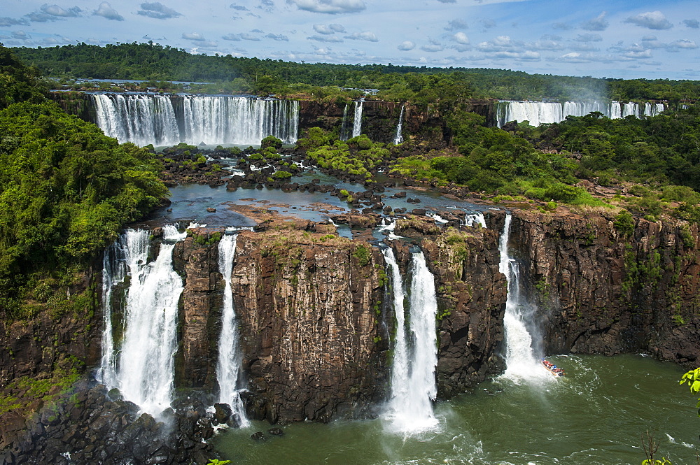 Foz de Iguazu (Iguacu Falls), the largest waterfalls in the world, Iguacu National Park, UNESCO World Heritage Site, Brazil, South America