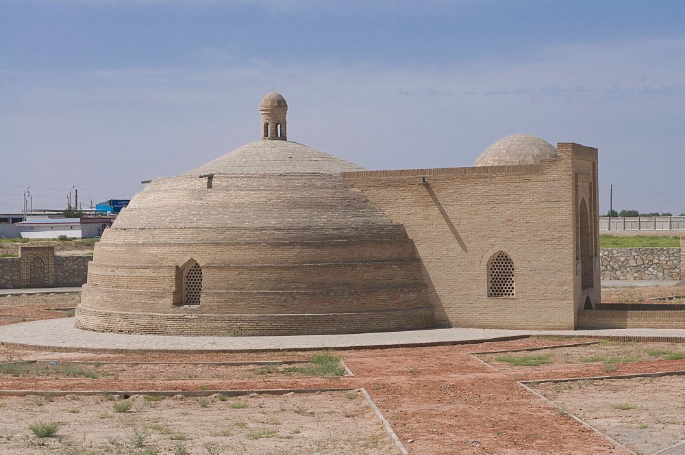 Old caravanserai along the road, Karakalpakstan, Uzbekistan, CentralAsia, Asia