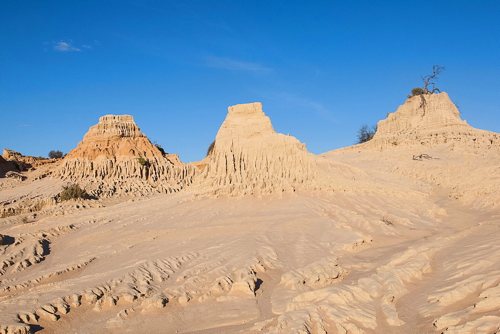 Walls of China, a series of Lunettes in the Mungo National Park, part of the Willandra Lakes Region, UNESCO World Heritage Site, Victoria, Australia, Pacific