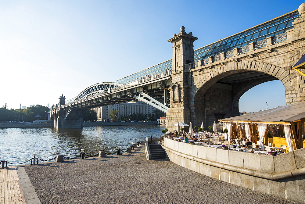 Restaurant beyond a bridge on the Moscow River, Moscow, Russia, Europe