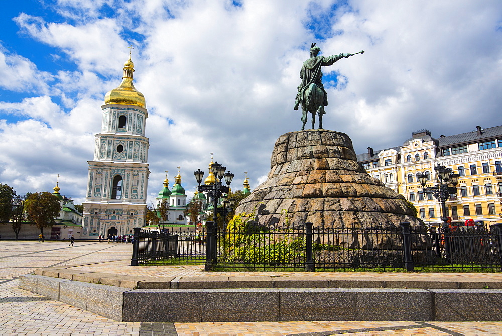 Bogdan Khmelnitsky statue, Sofiskaya square in Kiev (Kyiv) capital of the Ukraine, Europe 