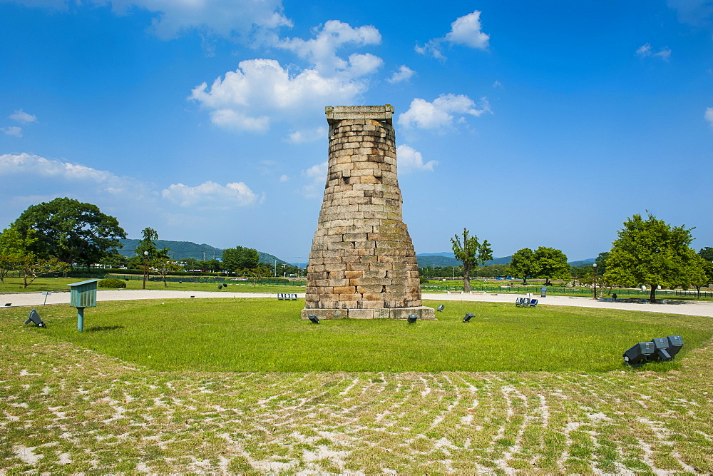 Cheomseongdae, oldest astronomical observatory in east Asia, Gyeongju, UNESCO World Heritage Site, South Korea, Asia