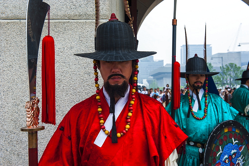 Ceremonial changing of the guard, Gyeongbokgung Palace, Seoul, South Korea, Asia