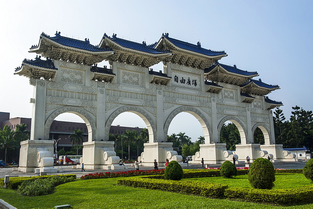 Huge gate in front of the Chiang Kai-Shek Memorial Hall, Taipei, Taiwan, Asia