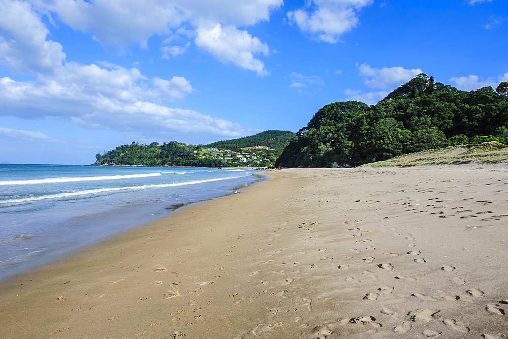 Long sandy hot water beach, Coromandel coast, North Island, New Zealand, Pacific 