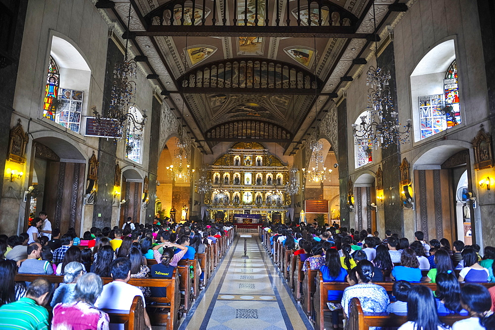 Easter Procession in the Basilica de Minore del Santo Nino, Cebu City, Cebu, Philippines, Southeast Asia, Asia