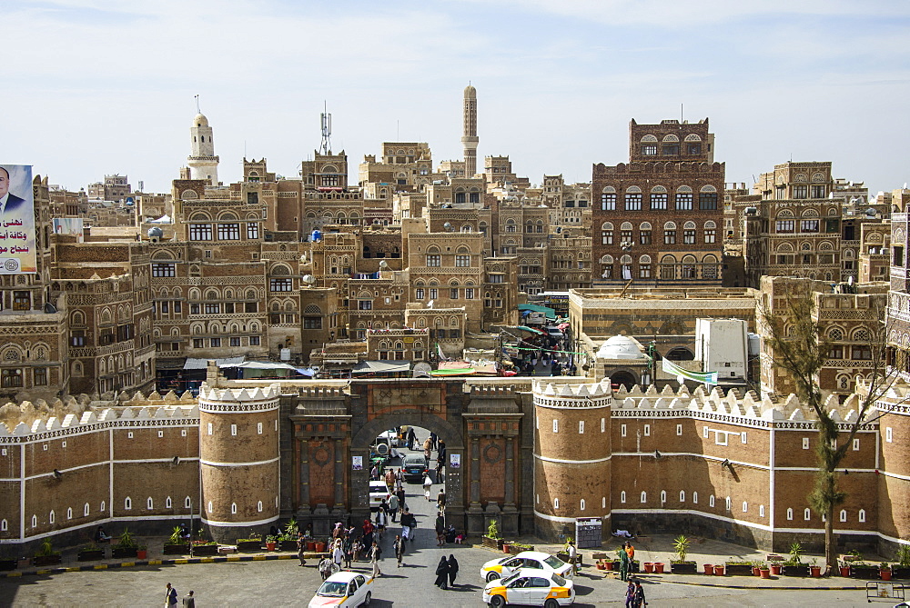 Bab al Yemen and the Old Town, UNESCO World Heritage Site, Sanaa, Yemen, Middle East