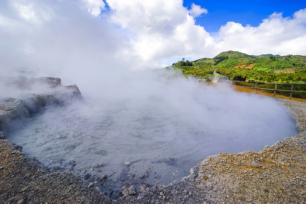 Smoking Sikidang Crater, Dieng Plateau, Java, Indonesia, Southeast Asia, Asia