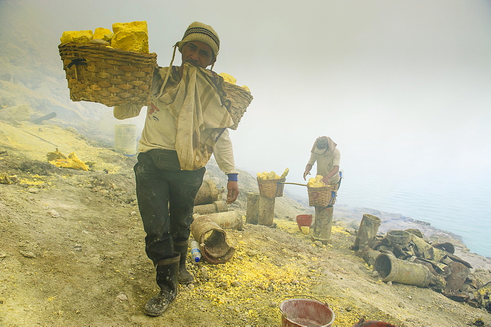 Workers in the sulphur mine of the Ijen Volcano, Java, Indonesia, Southeast Asia, Asia