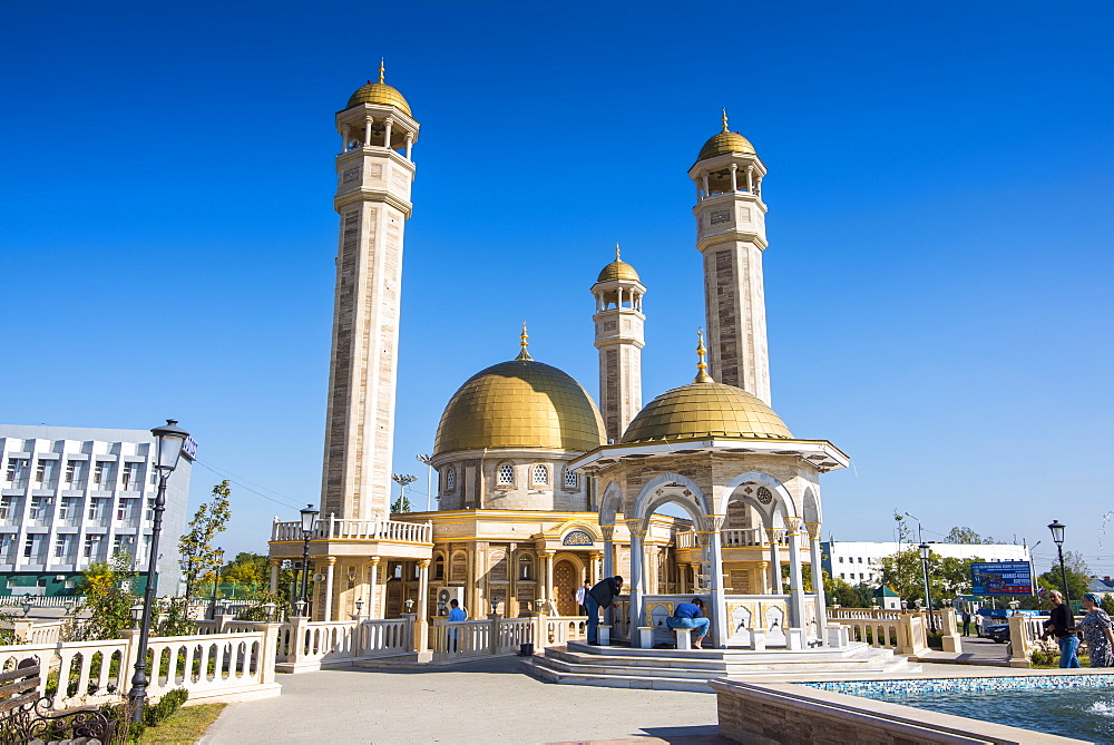 Yusuf Sakkazova Mosque. situated near Grozny Airport, Grozny, Chechnya, Caucasus, Russia, Europe