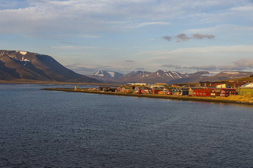 Longyearbyen at sunset, Spitsbergen, Svalbard, Arctic, Norway, Scandinavia, Europe