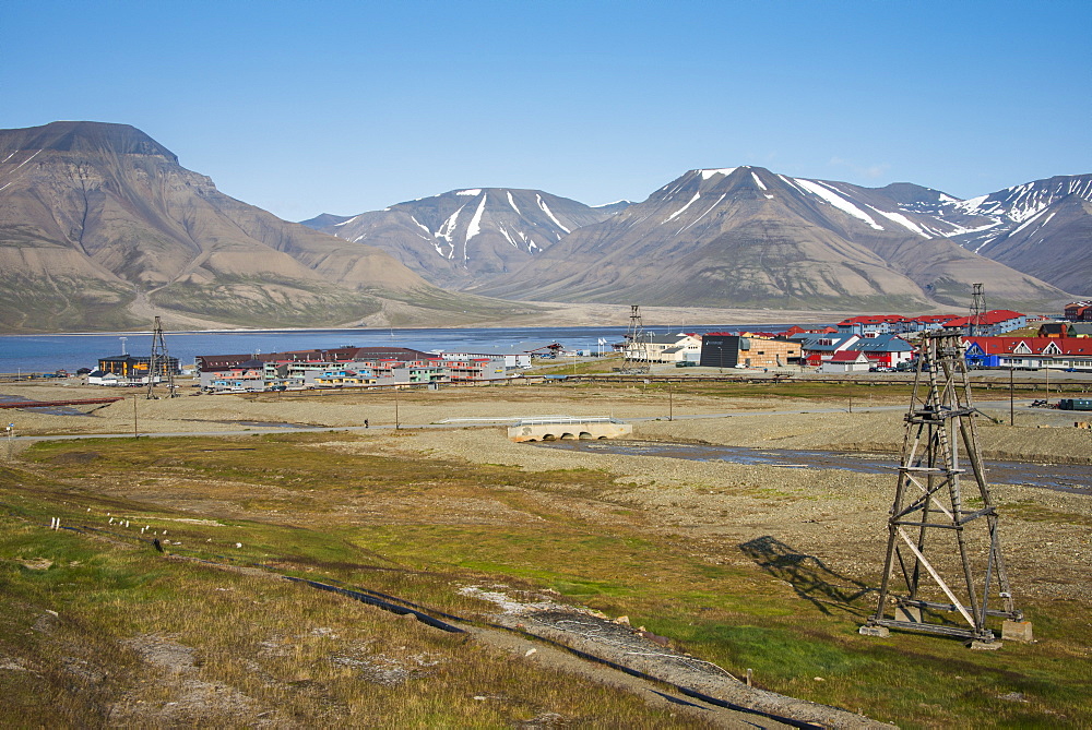 View over Longyearbyen, Spitsbergen, Svalbard, Arctic, Norway, Scandinavia, Europe