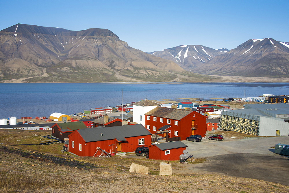 View over Longyearbyen, Spitsbergen, Svalbard, Arctic, Norway, Scandinavia, Europe