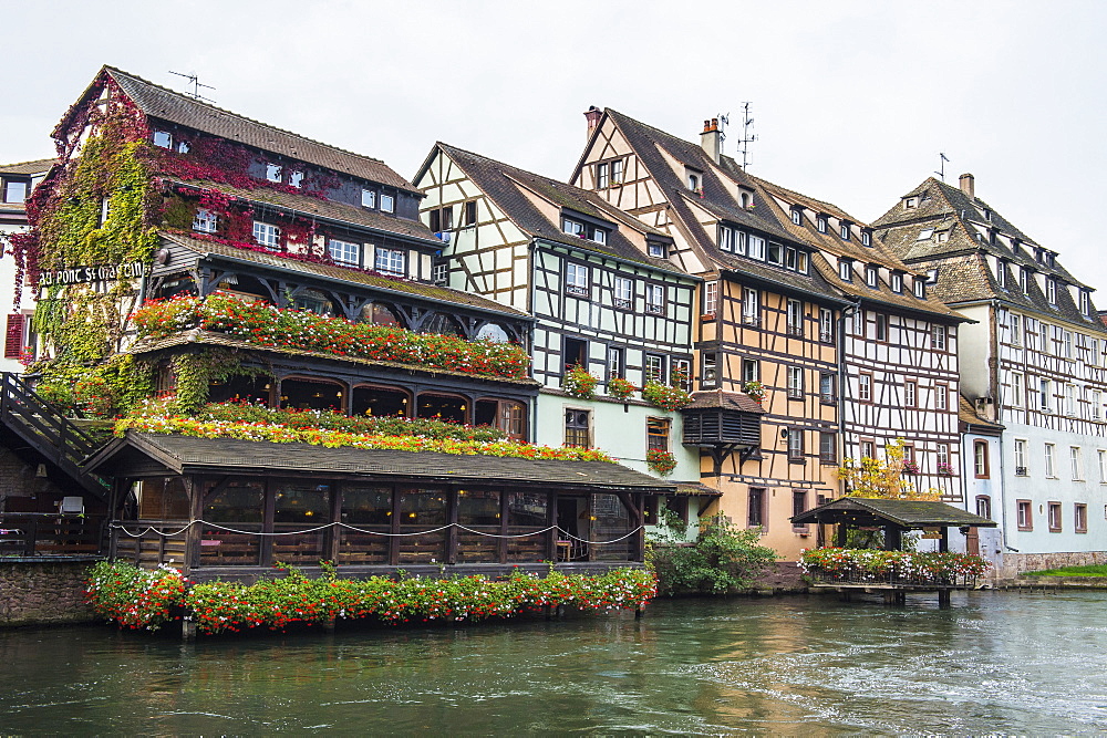 Timbered houses and canal in the quarter Petite France, UNESCO World Heritage Site, Strasbourg, Alsace, France, Europe