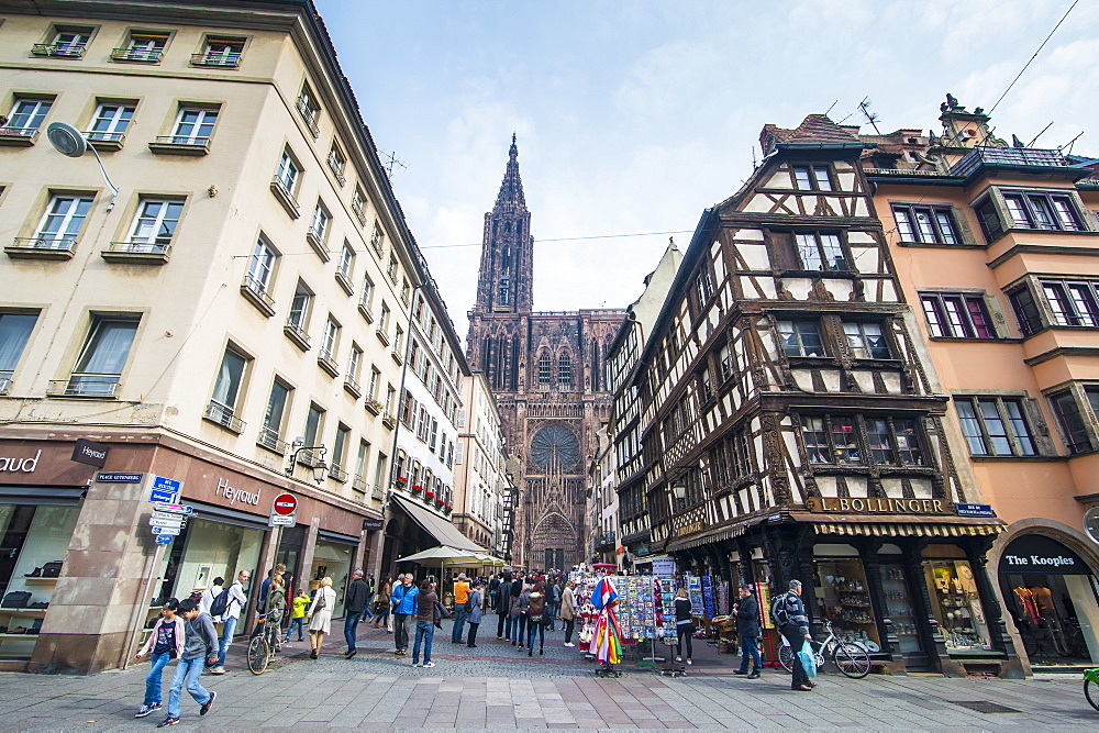 Rue Merciere, Strasbourg Cathedral, UNESCO World Heritage Site, Strasbourg, Alsace, France, Europe