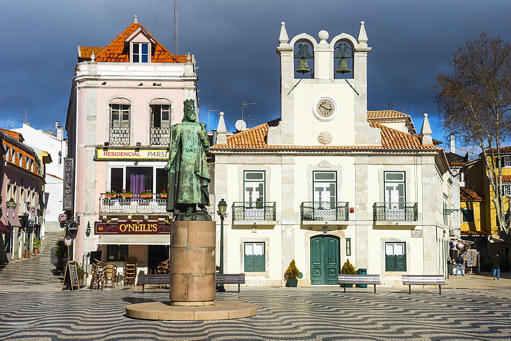 Seafront Passeio Dom Luis, in the seaside town of Cascais, Portugal, Europe