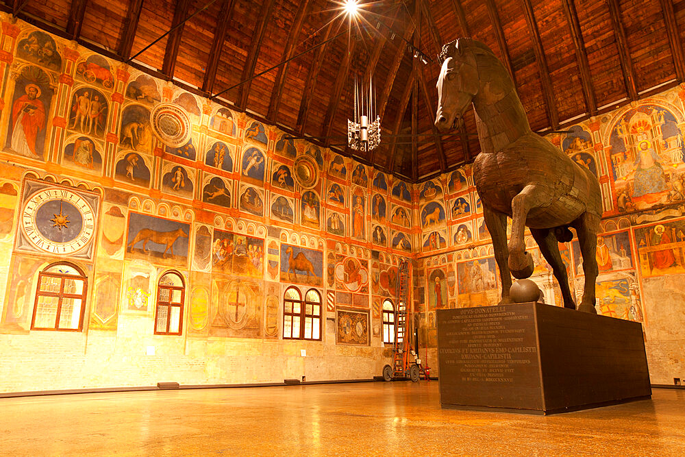 The great hall of the Palazzo della Ragione, with the largest roof unsupported by columns in Europe, Padua, Veneto, Italy, Europe