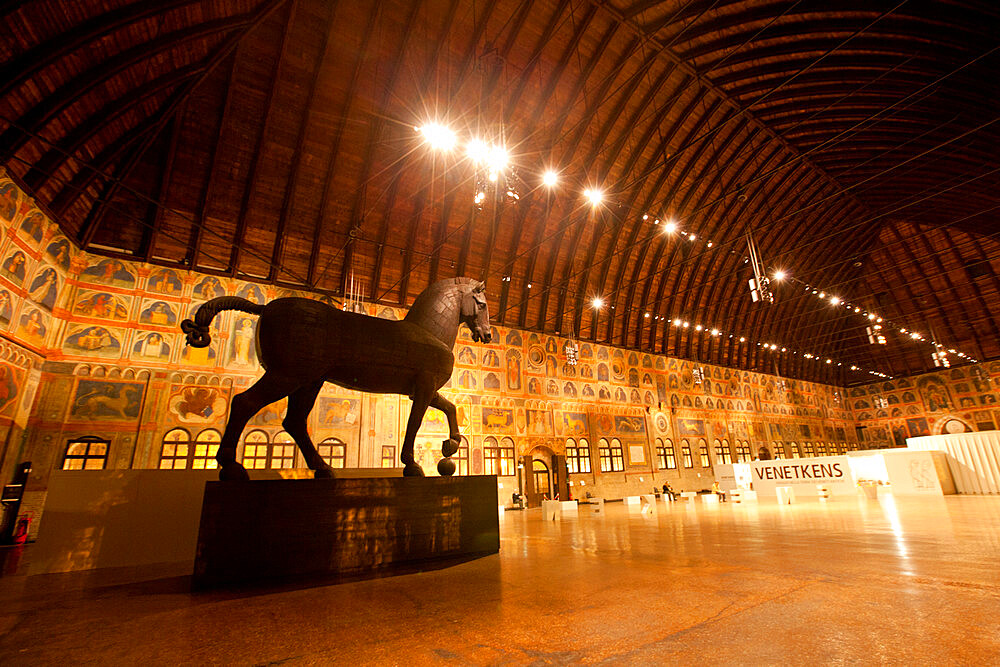 The great hall of the Palazzo della Ragione, with the largest roof unsupported by columns in Europe, Padua, Veneto, Italy, Europe