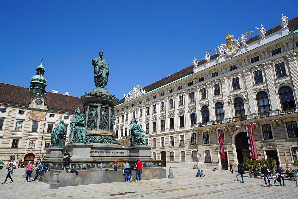 Inner Castle Square, Monument to Emperor Franz I, and Imperial Chancellory Wing, Hofburg Palace, UNESCO World Heritage Site, Vienna, Austria, Europe