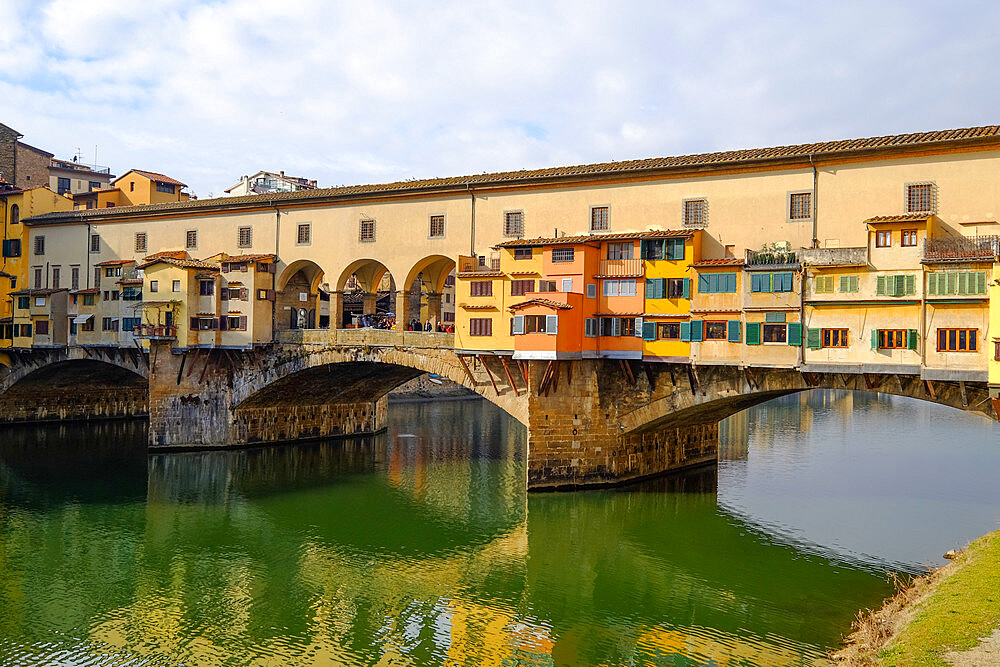 The Ponte Vecchio, Old Bridge, over the Arno River, Florence, UNESCO World Heritage Site, Tuscany, Italy, Europe