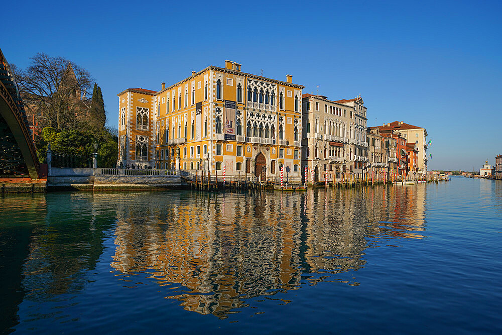 Palazzo Cavalli Franchetti on the Grand Canal of Venice during Coronavirus lockdown, Venice, UNESCO World Heritage Site, Veneto, Italy, Europe