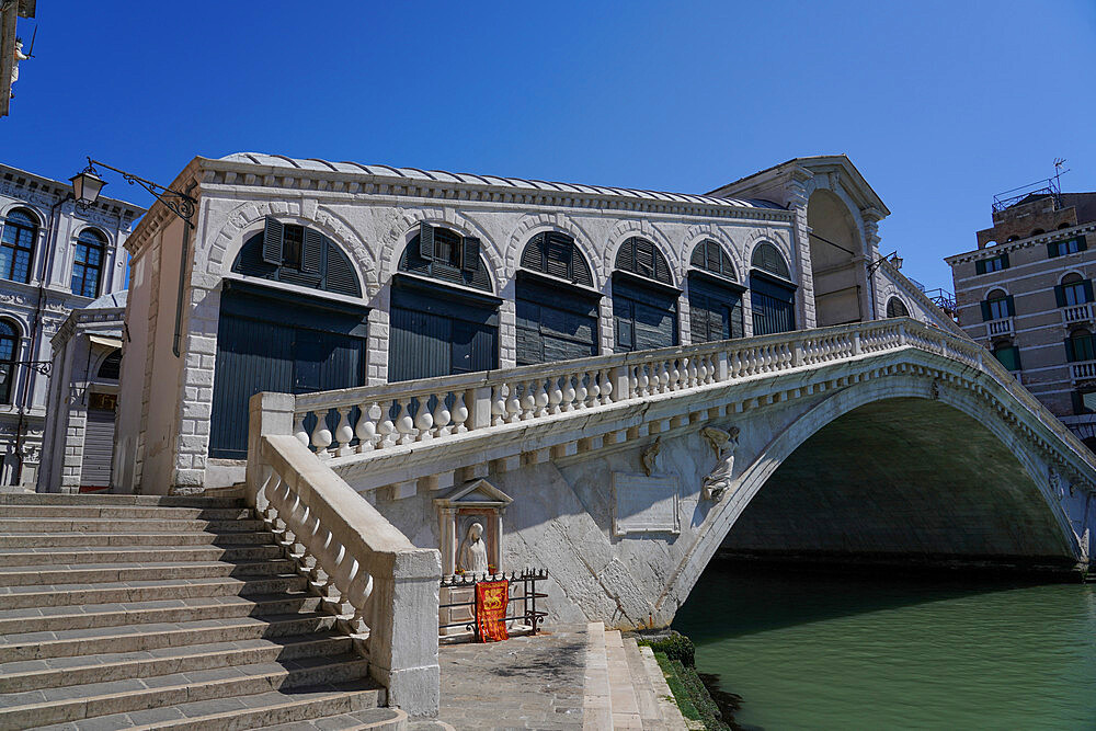 Rialto Bridge during Coronavirus lockdown, Venice, UNESCO World Heritage Site, Veneto, Italy, Europe