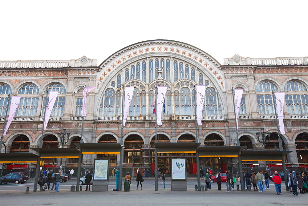 Torino Porta Nuova railway station, the main railway station of Turin, Piedmont, Italy, Europe