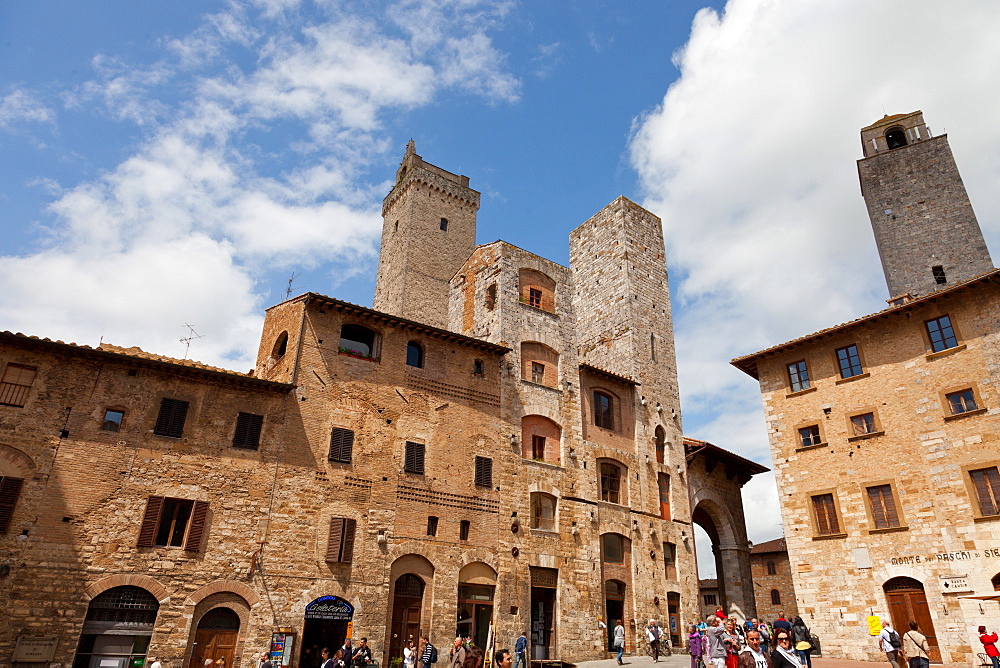 Buildings and towers overlooking Piazza della Cisterna, San Gimignano, UNESCO World Heritage Site, Siena, Tuscany, Italy, Europe