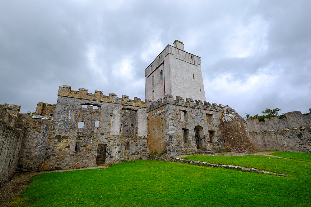 Doe Castle at Sheephaven Bay near Creeslough, County Donegal, Ulster, Republic of Ireland, Europe