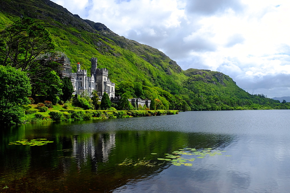 Kylemore Abbey in Connemara, County Galway, Connacht, Republic of Ireland, Europe