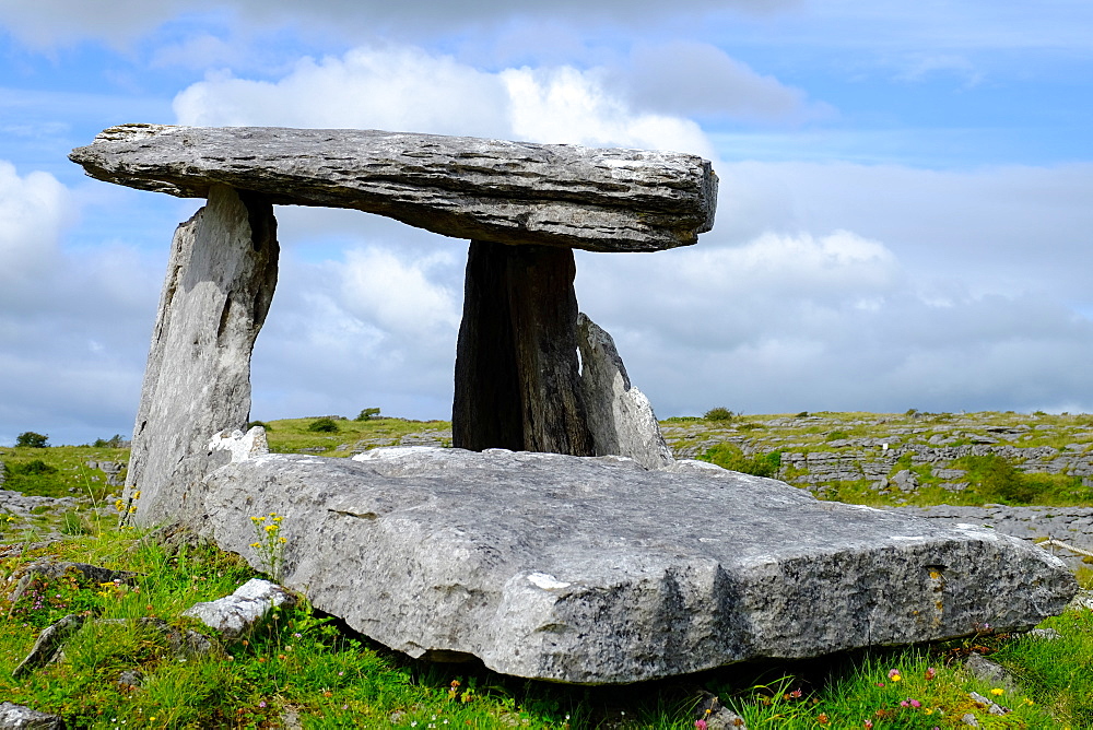 Poulnabrone Dolmen, located in the Burren, County Clare, Munster, Republic of Ireland, Europe